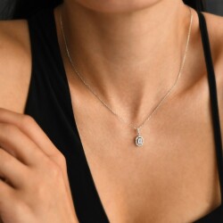 0,18 Karat Pırlanta Baget Kolye - 